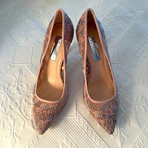 BRAND NEW PETAL PINK LACE AND RHINESTONE DRESS SHOES WITH PINK SUEDE TRIM